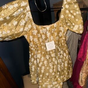 Chic Floral Puff Sleeve Mini Dress in Gold